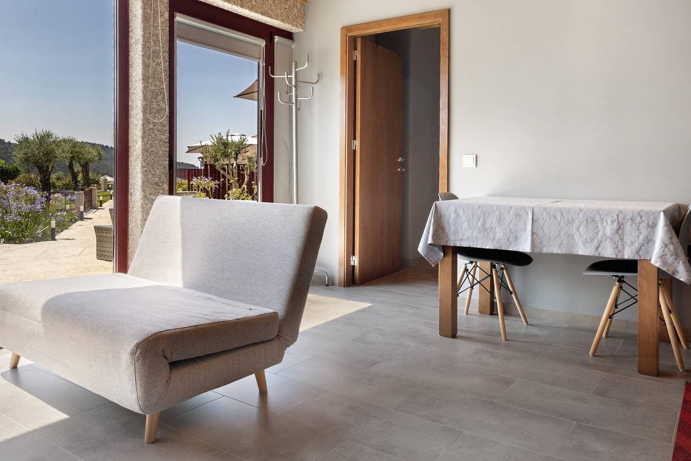 Foto 6 von 48: Landhaus Carvoeiras 'Casa T1' mit Seeblick, Wi-Fi und Klimaanlage