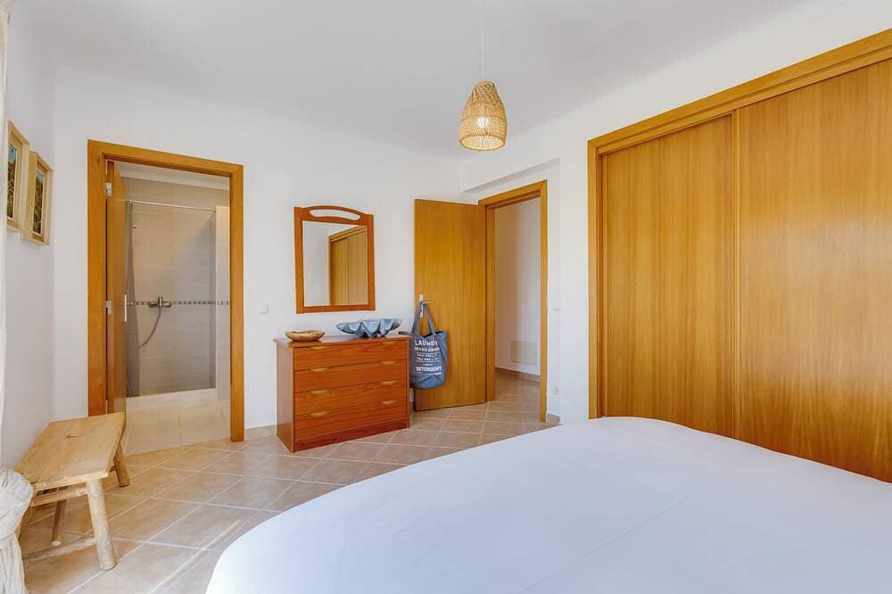 Foto 3 von 30: Rustic Chic Villa with solar heated Pool five minutes from the beach!
