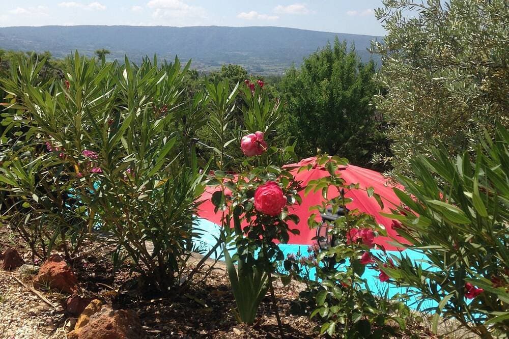 Foto 9 von 25: Schönes Haus, auf 2500m² Grundstück mit privatem Pool,