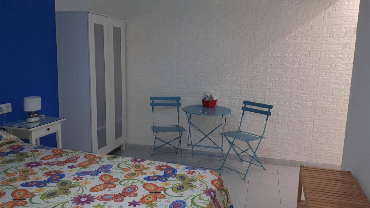 Foto 4 von 48: Large Double Room with Sofa Bed and Private Bathroom