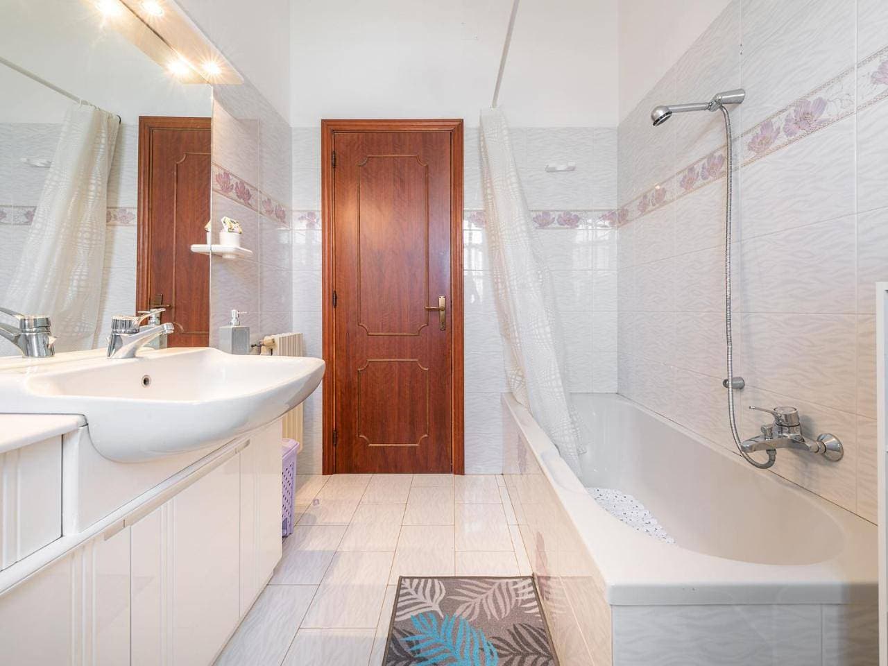 Foto 6 von 14: Double Room with Shared Bathroom