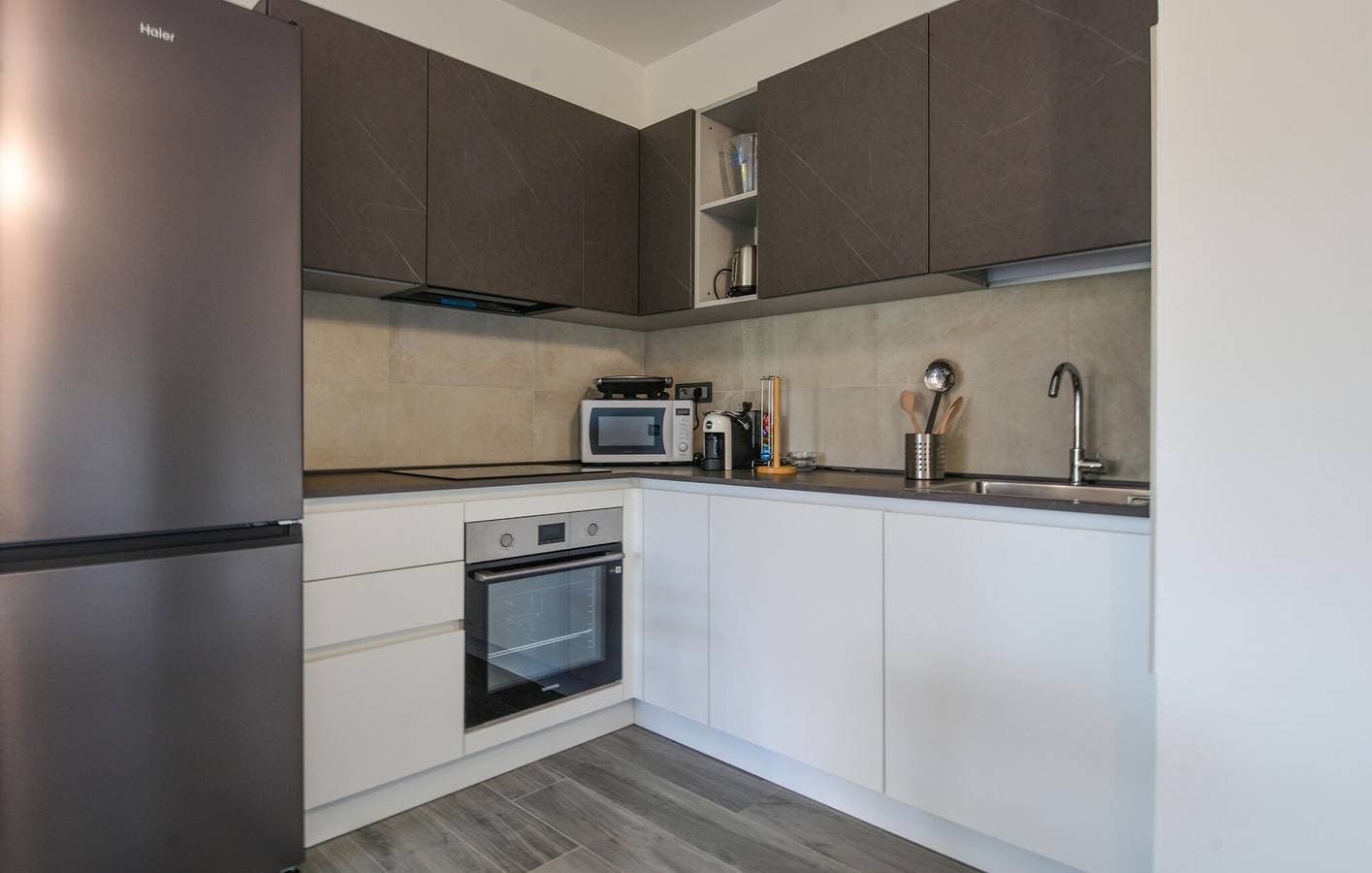 Foto 6 von 28: Gemütliche Wohnung Olia Speciosa: AC, Parkplatz, Terrasse, Küche, WiFi