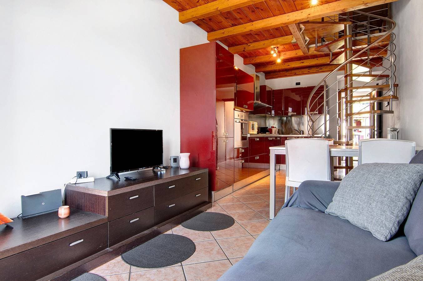 Foto 5 von 27: Ferienwohnung „Casa Vacanze Vigna del Lago“ mit Seeblick, Pool und WLAN