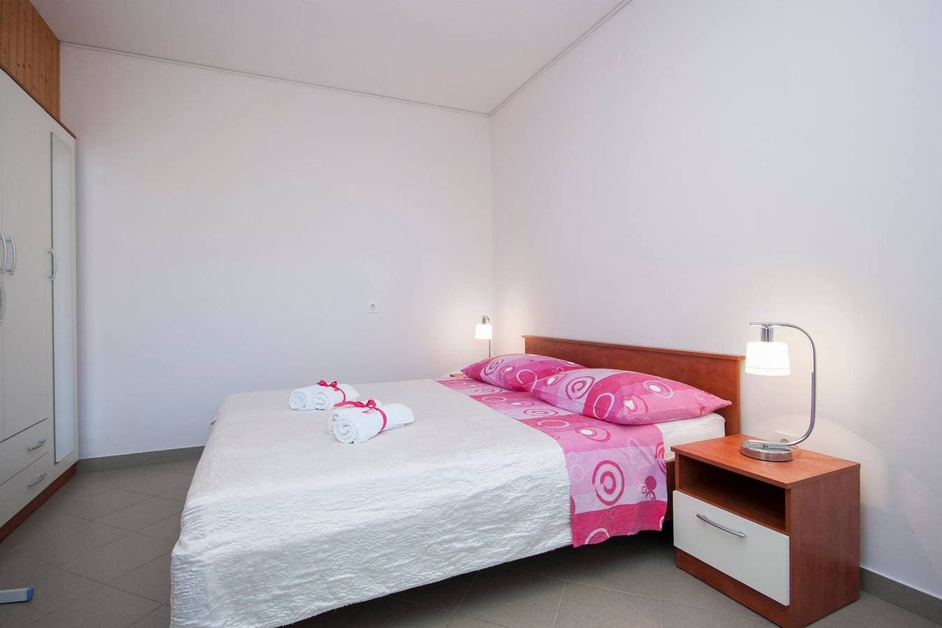 Foto 4 von 12: Apartments and Rooms Mikelin - Room Alen 4
