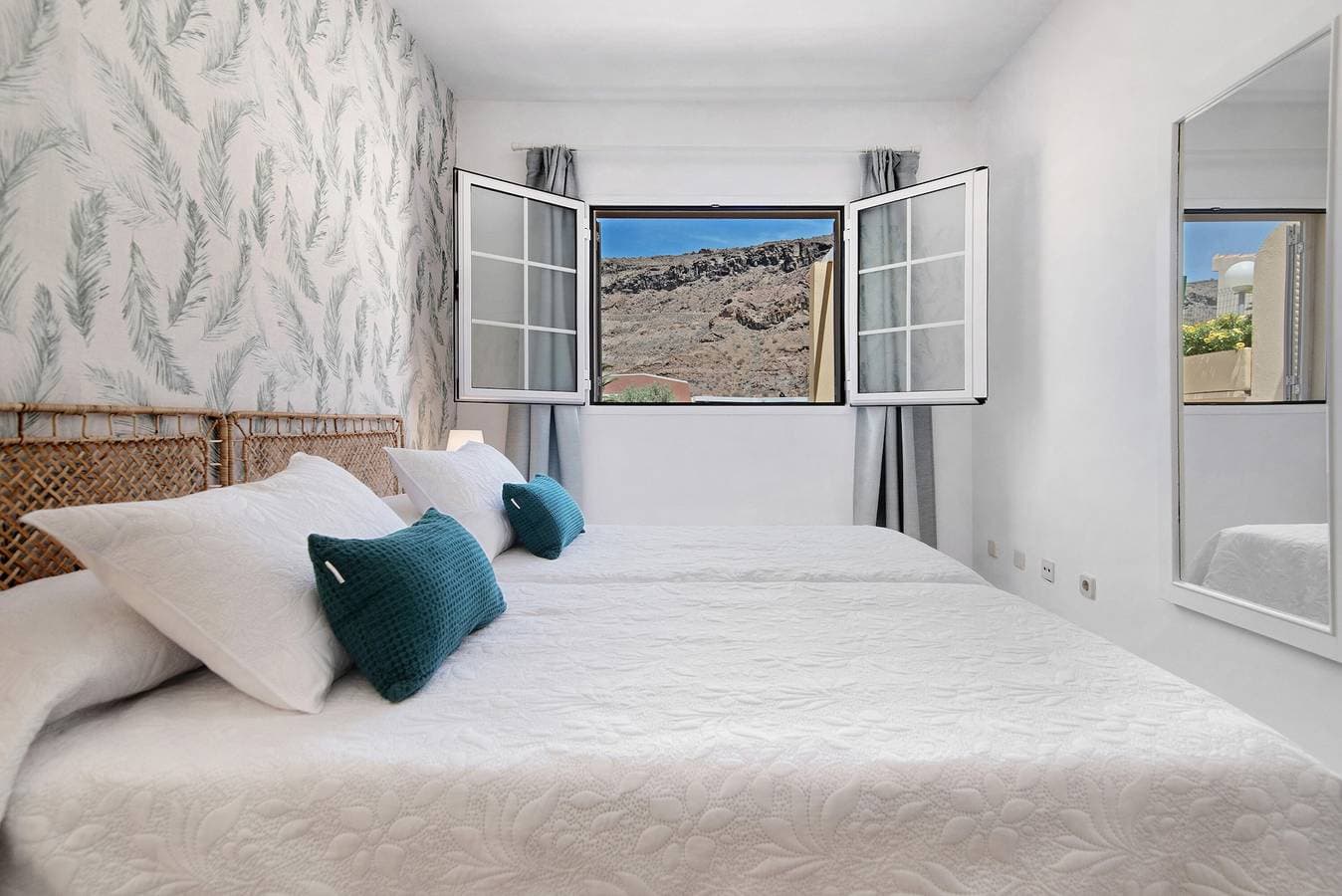 Foto 10 von 25: Ferienwohnung 'Mangueros Suite 18 Puerto de Mogán' mit Bergblick und Gemeinschaftspool