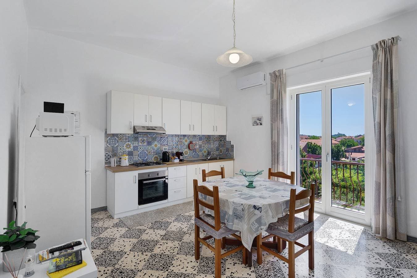 Foto 4 von 21: Ferienwohnung 'Familiare A Due Passi Dal Sentiero Degli Dei' mit Meerblick, Wi-Fi und Klimaanlage