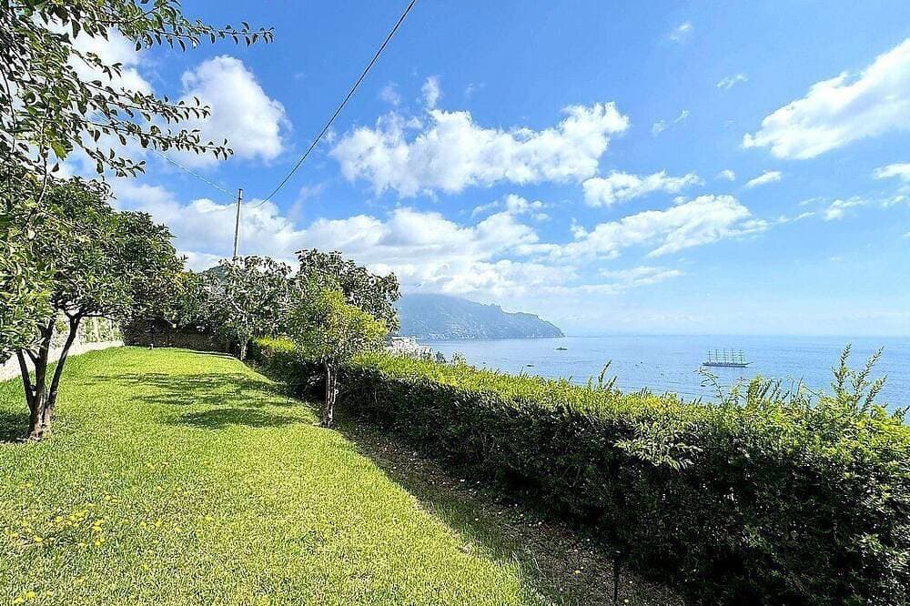 Foto 10 von 30: Villa Elidea E: A welcoming two-story cottage which faces the sun and the sea, with Free Wi-Fi.