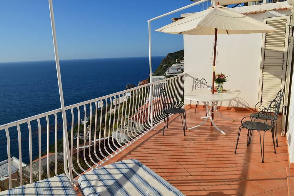 Foto 7 von 8: Bright and spacious apartment where you can enjoy peace and beautiful sea views