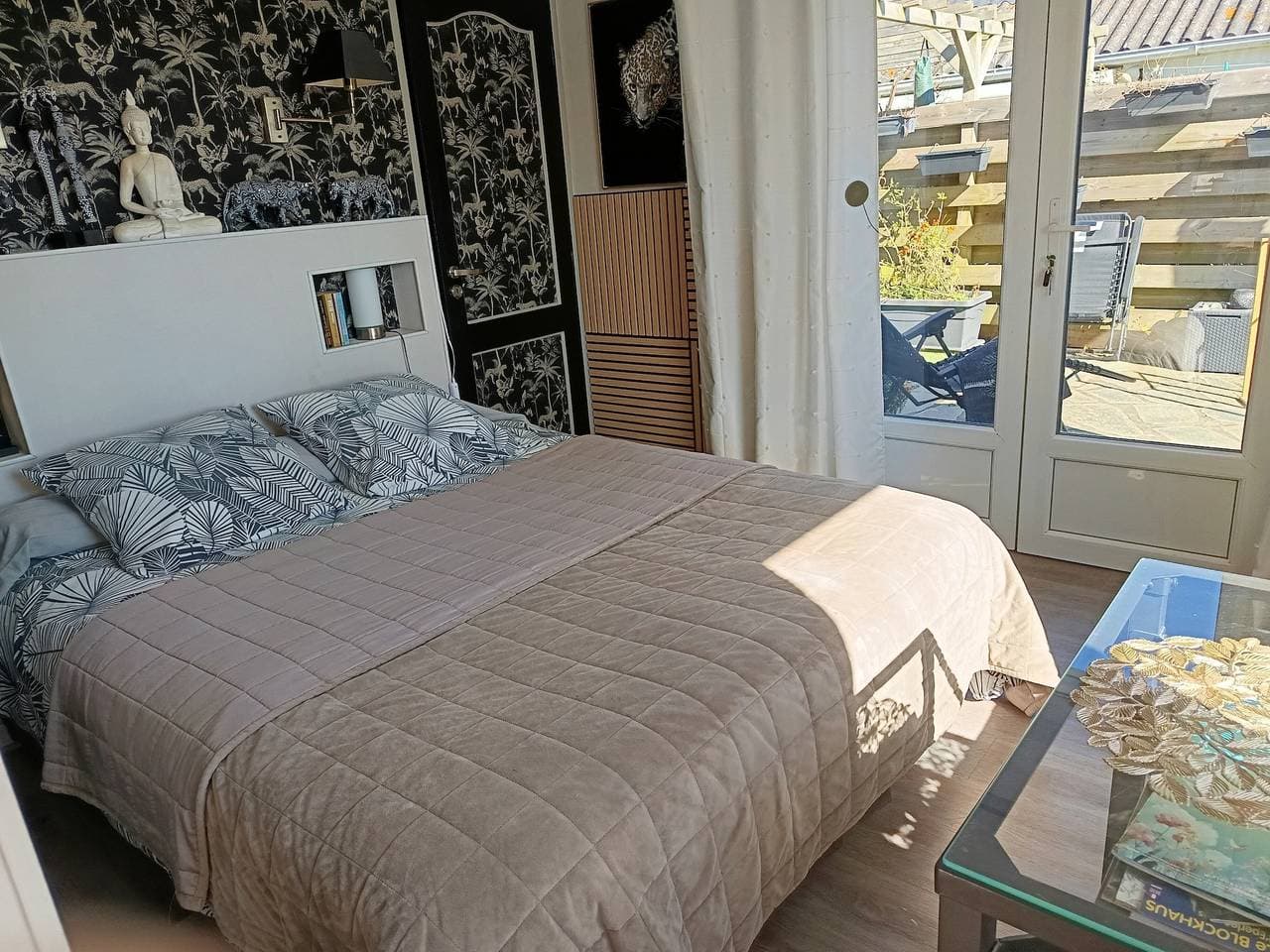 Foto 9 von 26: Gästezimmer „La Coccinelle Des Cap - Taupe Zen“ mit Meerblick, privater Terrasse & WLAN