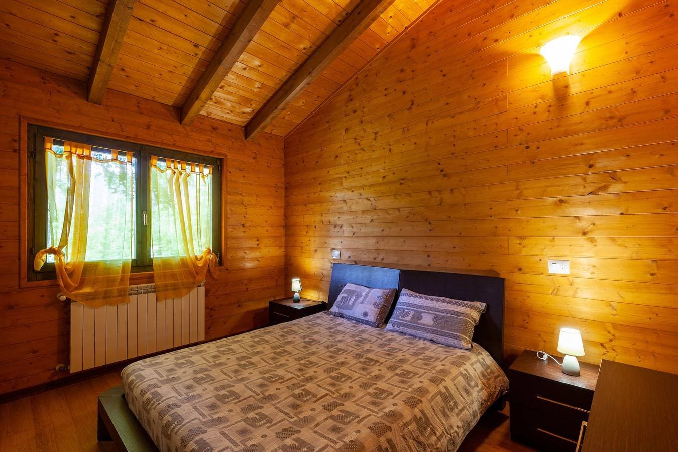 Foto 2 von 28: Chalet 'Mirtillo' – Villaggio Anemone mit Bergblick und privater Terrasse