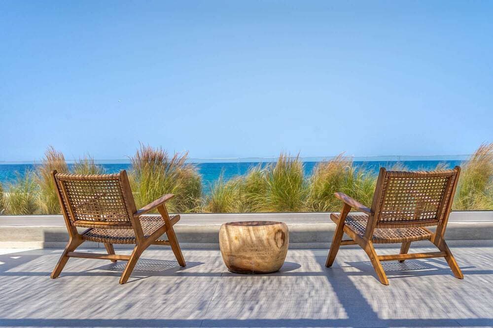 Kaliva Residence, Luxe sea front villa-heated pool 1