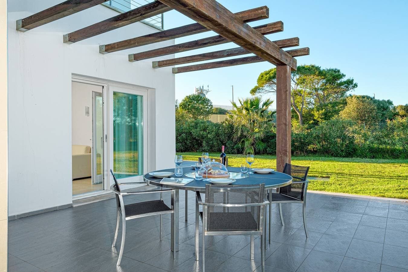 Foto 3 von 27: Geräumige Ferienwohnung "Villa Marconi 6" mit Meerblick, privater Terrasse und Garten