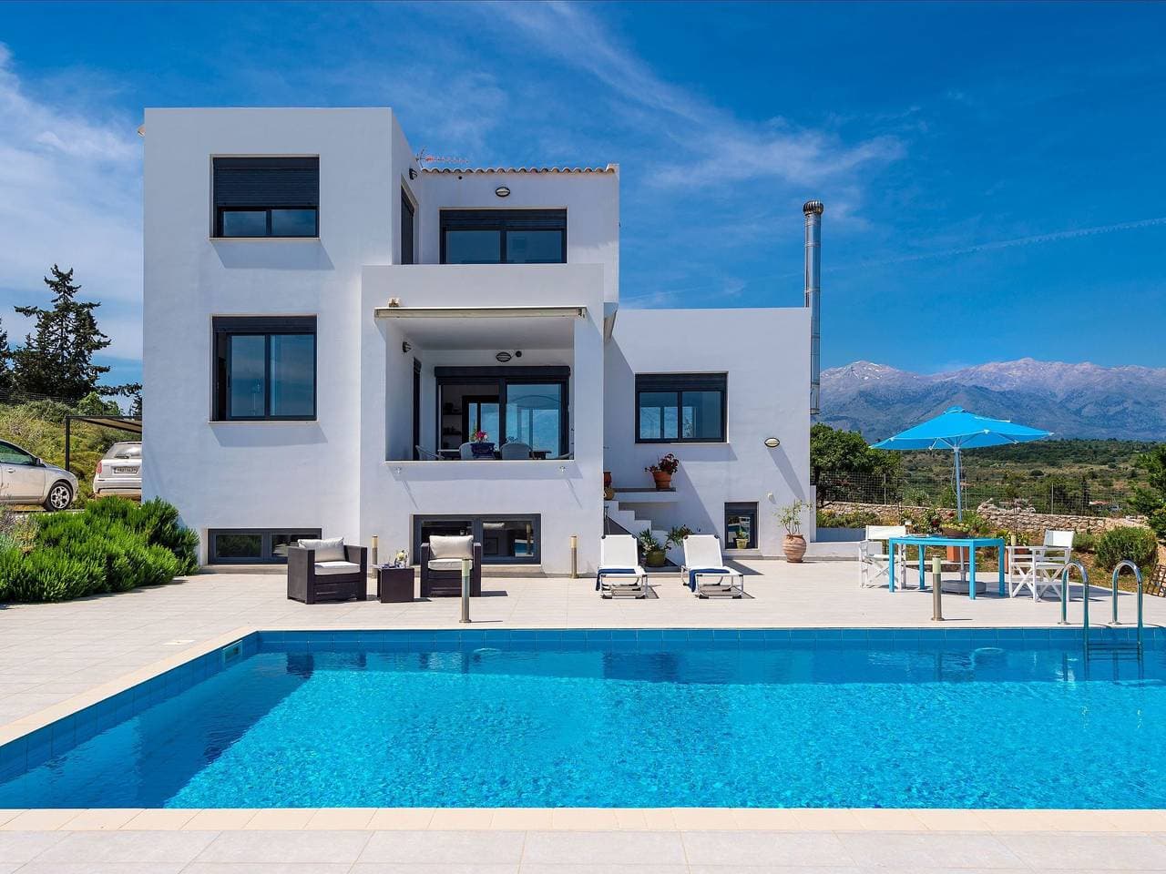 Villa mit Pool für bis zu 8 Personen. Meerblick. 1
