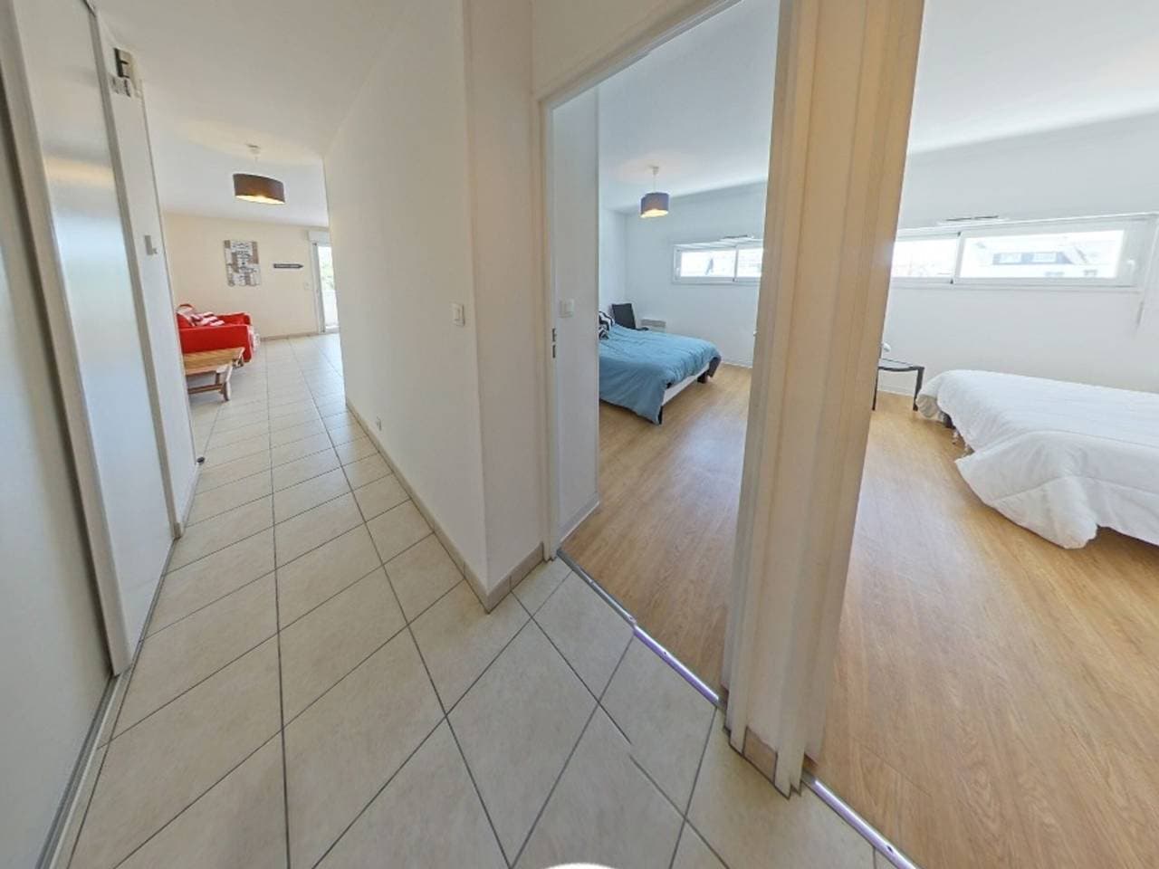 Foto 12 von 32: Moderne 3-Zimmer-Wohnung mit Balkon, Aufzug, nahe Stränden und Geschäften, Parkplatz inklusive
