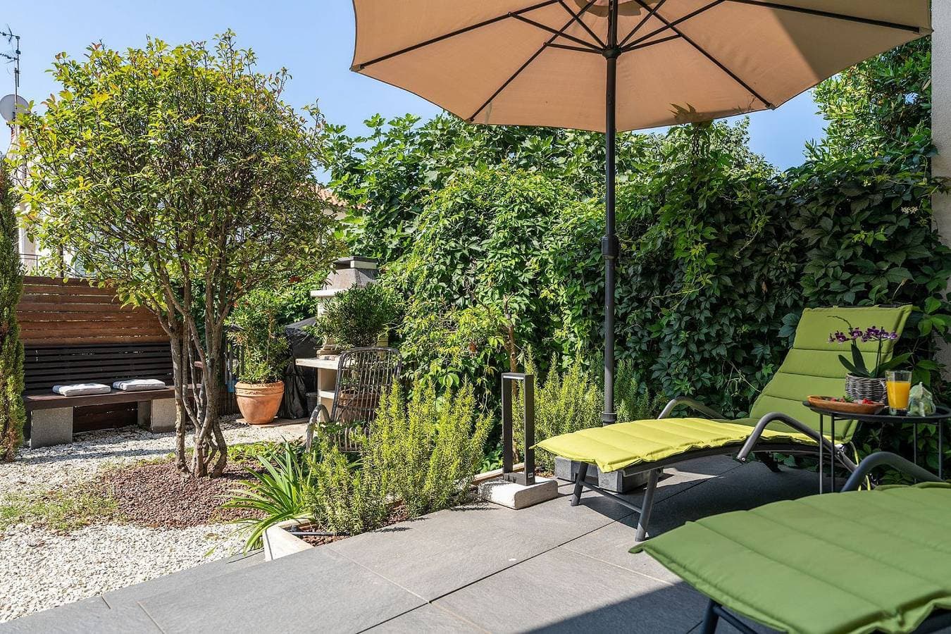 Exquisites Ferienhaus mit privatem Garten, Liegen, Kinderstuhl, Waschmaschine - nur 700 Meter zum St... 1