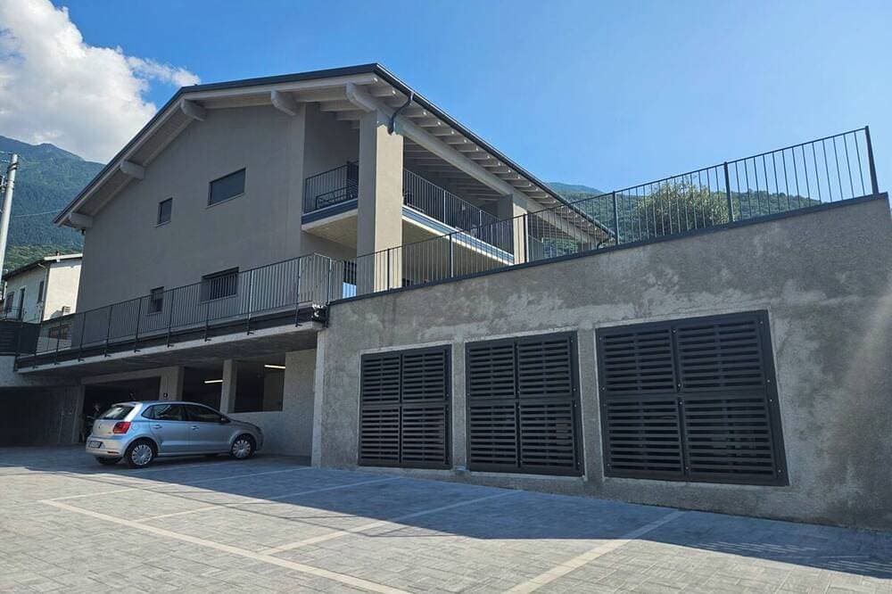 Foto 13 von 30: Modern lake view apartment with shared pool, garden, parking, air-conditioning