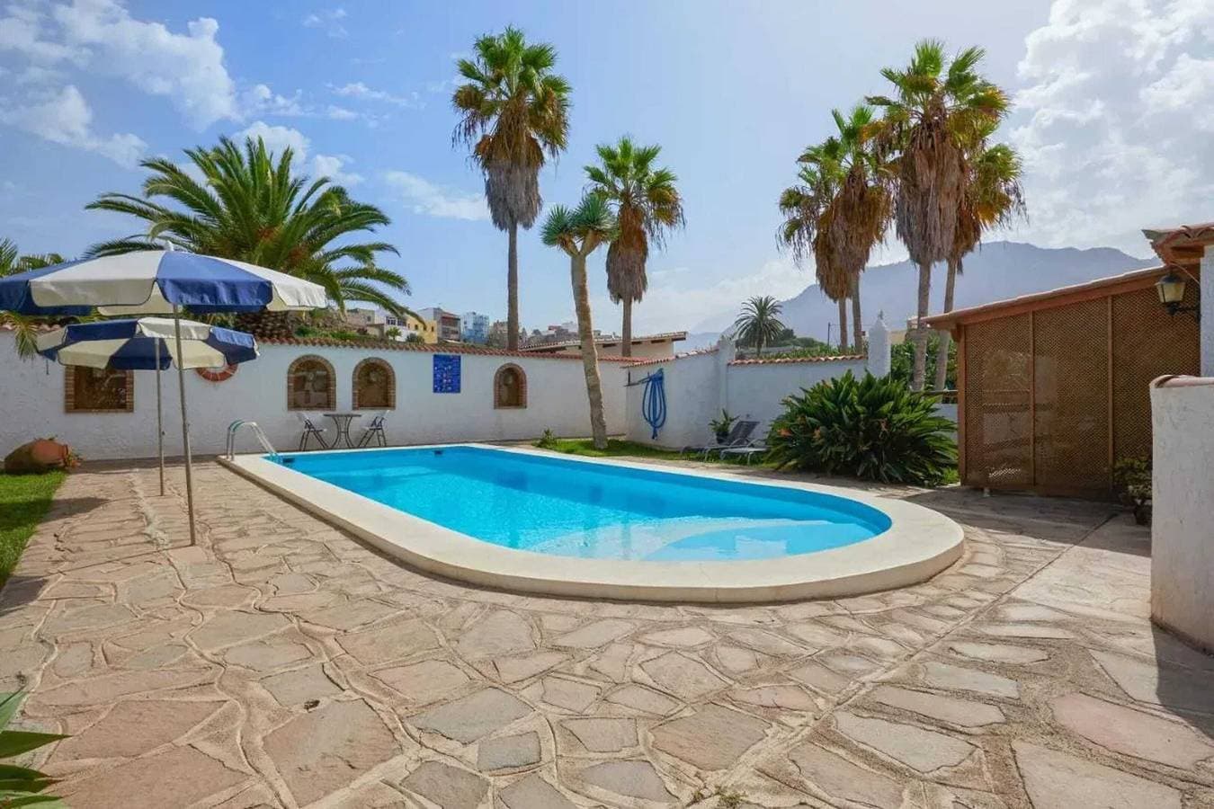 Schönes Ferienhaus mit Pool in Buenavista del Norte 1