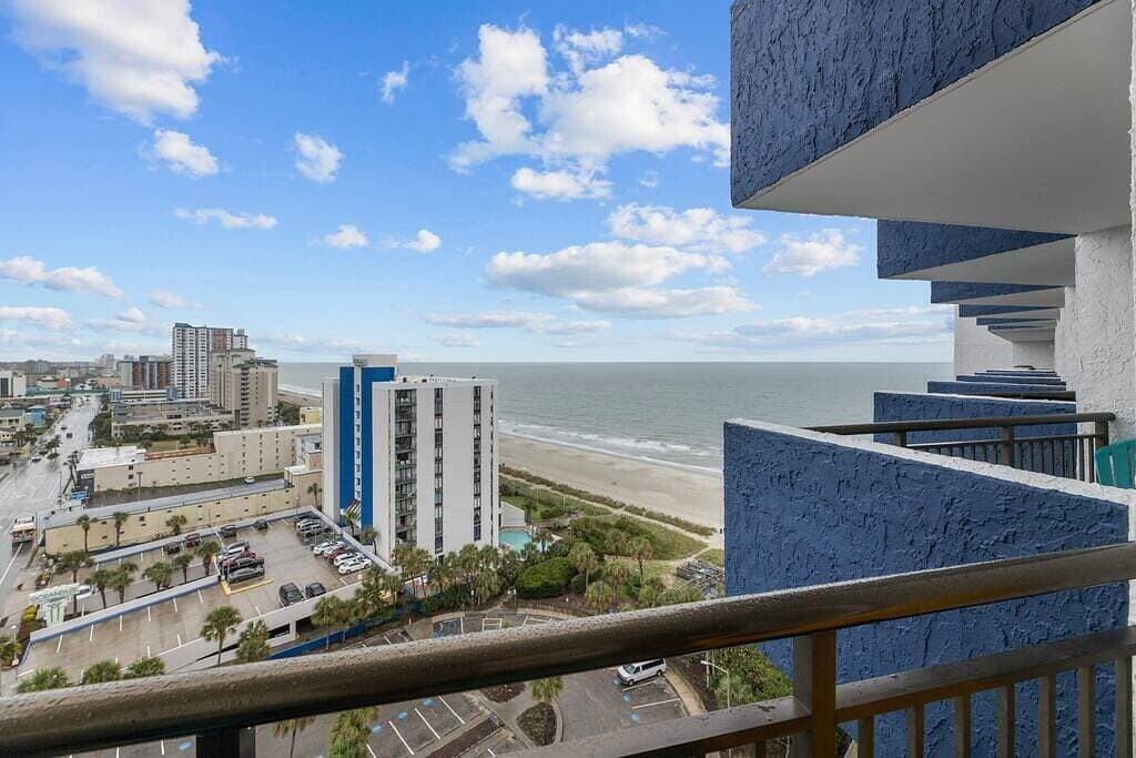 Foto 4 von 46: Renovated Condo with Gorgeous Ocean Views