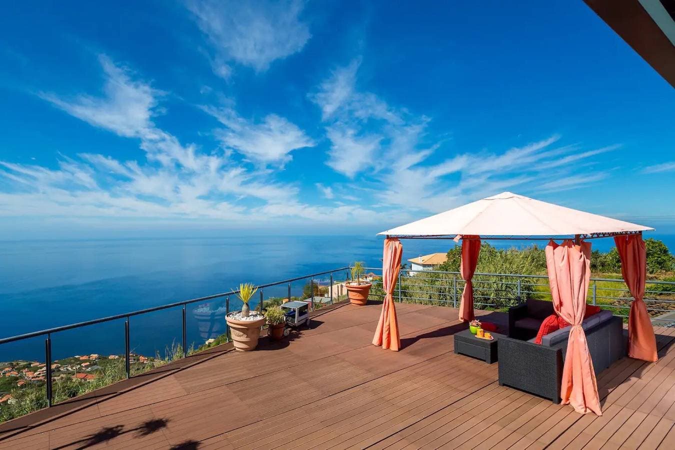 Foto 3 von 24: Ferienwohnung 'Sunparadise' mit Privatterrasse, WLAN und Klimaanlage