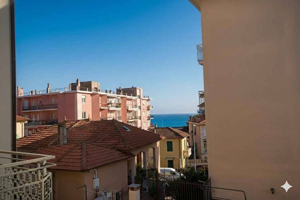 Foto 9 von 10: Ferienwohnung mit Klimaanlage und Balkon mit Meerblick