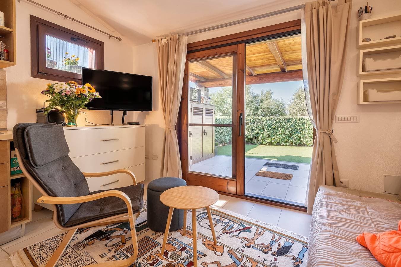Foto 7 von 26: Ferienhaus 'Manessy' mit Meerblick, Gemeinschaftspool und Klimaanlage
