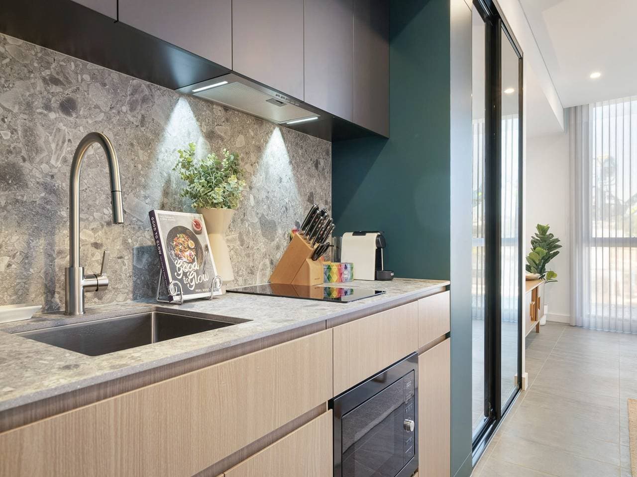 Foto 7 von 29: Modernes Studio mit Zugang zu Dachterrasse und Grillplatz