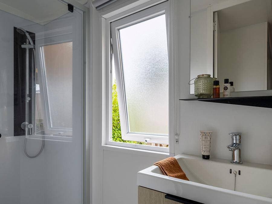 Foto 11 von 102: Camping Les Alizés - Mobilheim 4 personen - Komfort 22m²