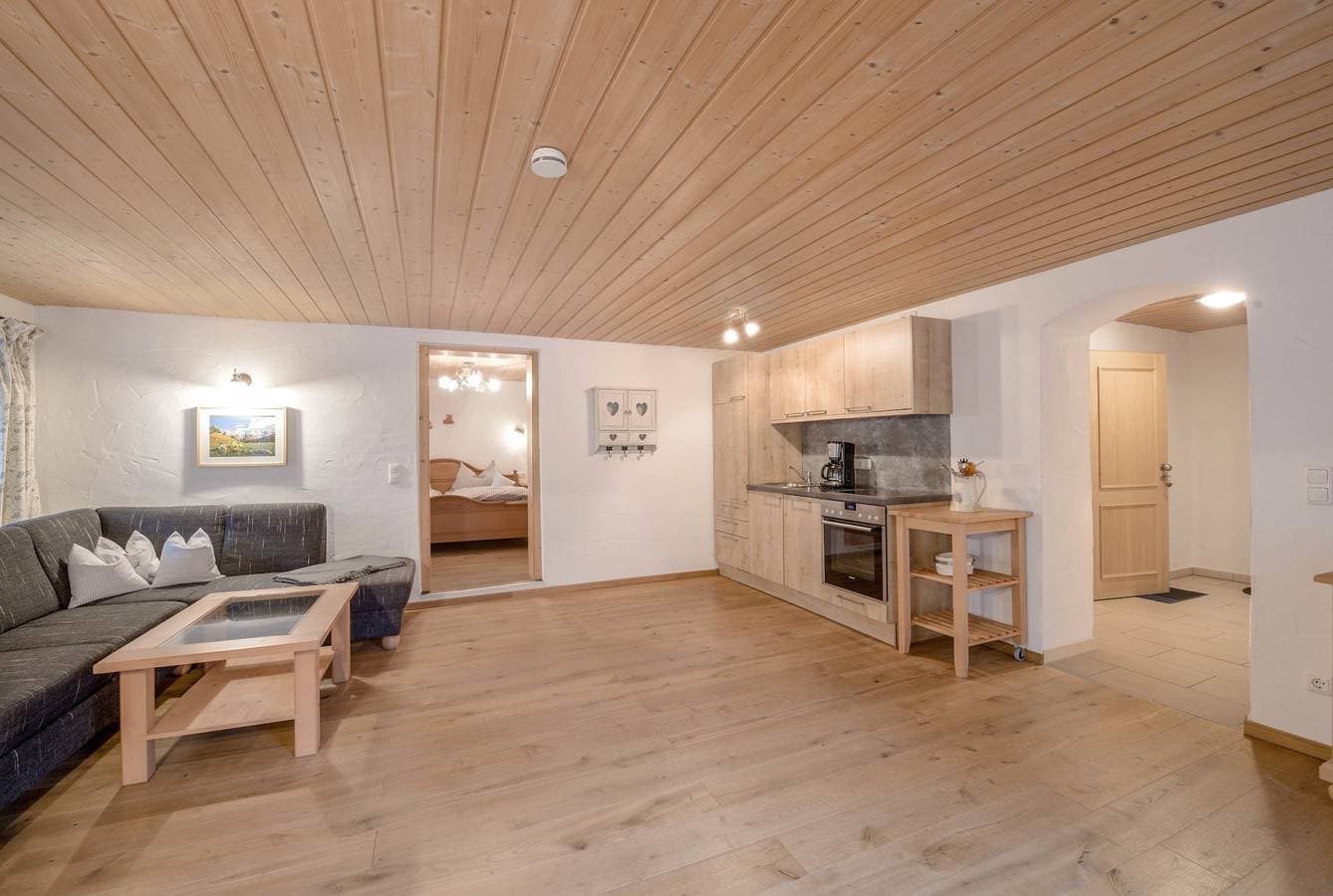 Foto 7 von 25: Ferienwohnung Waxenstein mit Balkon, Bergblick und WLAN