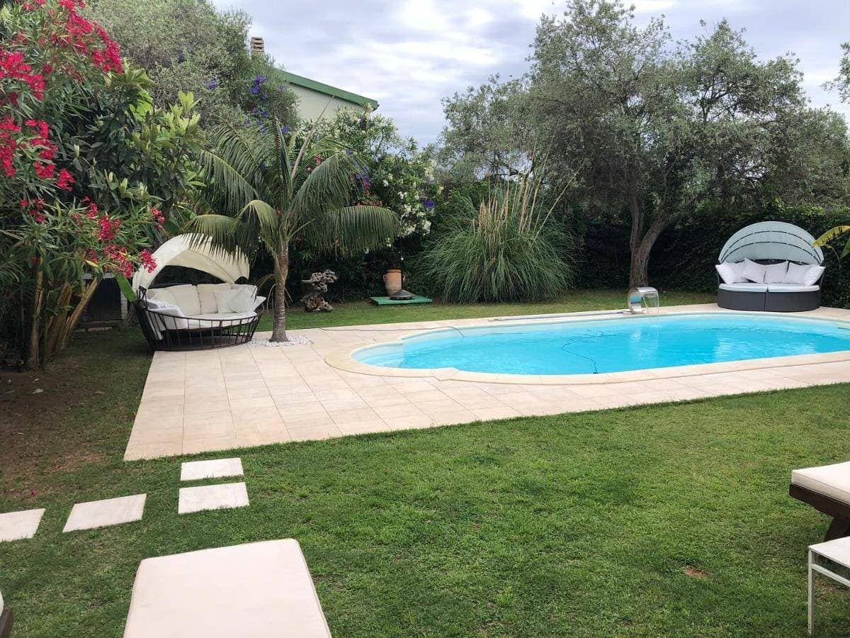 Foto 3 von 80: Villa with Private Pool