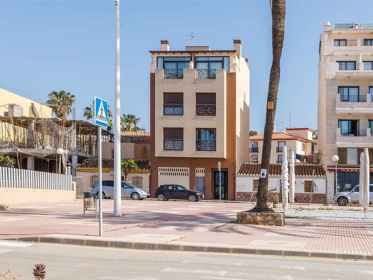 Foto 3 von 36: Helles Apartment am Meer in Caleta de Vélez, Klimaanlage