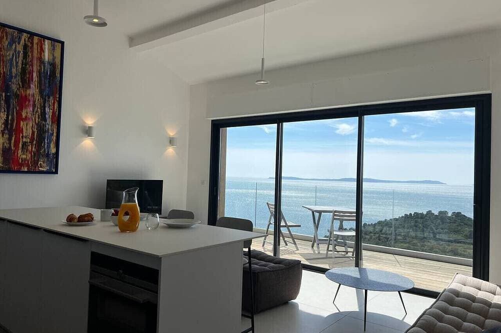 Foto 13 von 24: Large 2-room apartment with panoramic sea view
