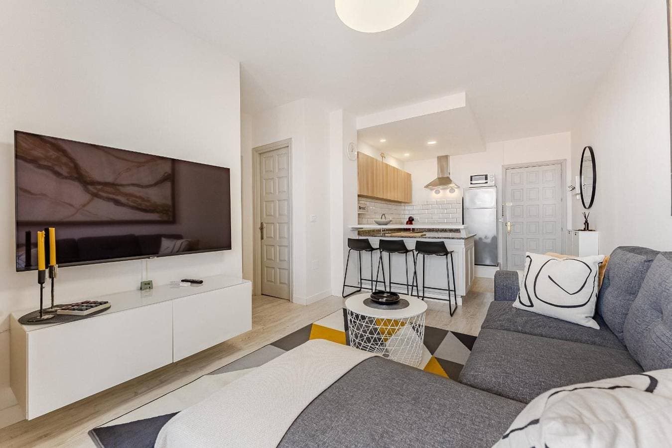 Foto 4 von 15: Ferienwohnung 'Drilasol 1 Bed' mit Gemeinschaftspool, Balkon und WLAN