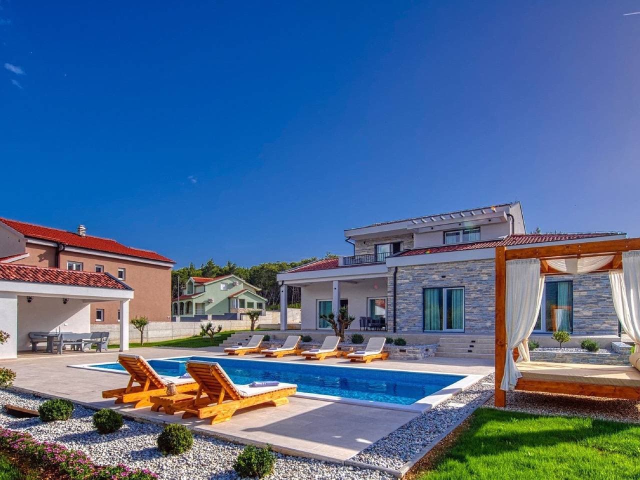 Foto 13 von 40: Villa in Pridraga mit Pool am Meer