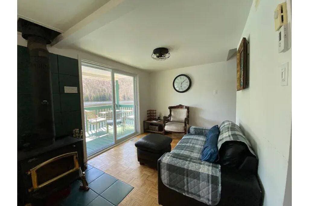 Foto 3 von 26: Lac Lola Waterfront Cottage 45 min from Ottawa