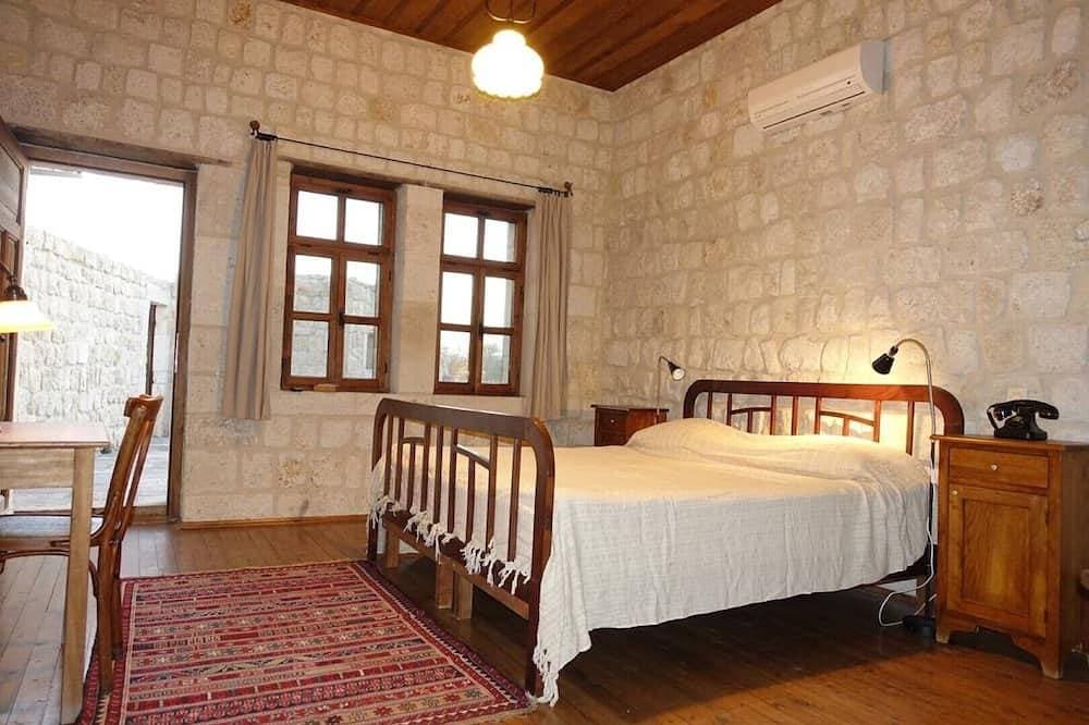 Foto 4 von 14: 3-Bedroom Stone House with a View