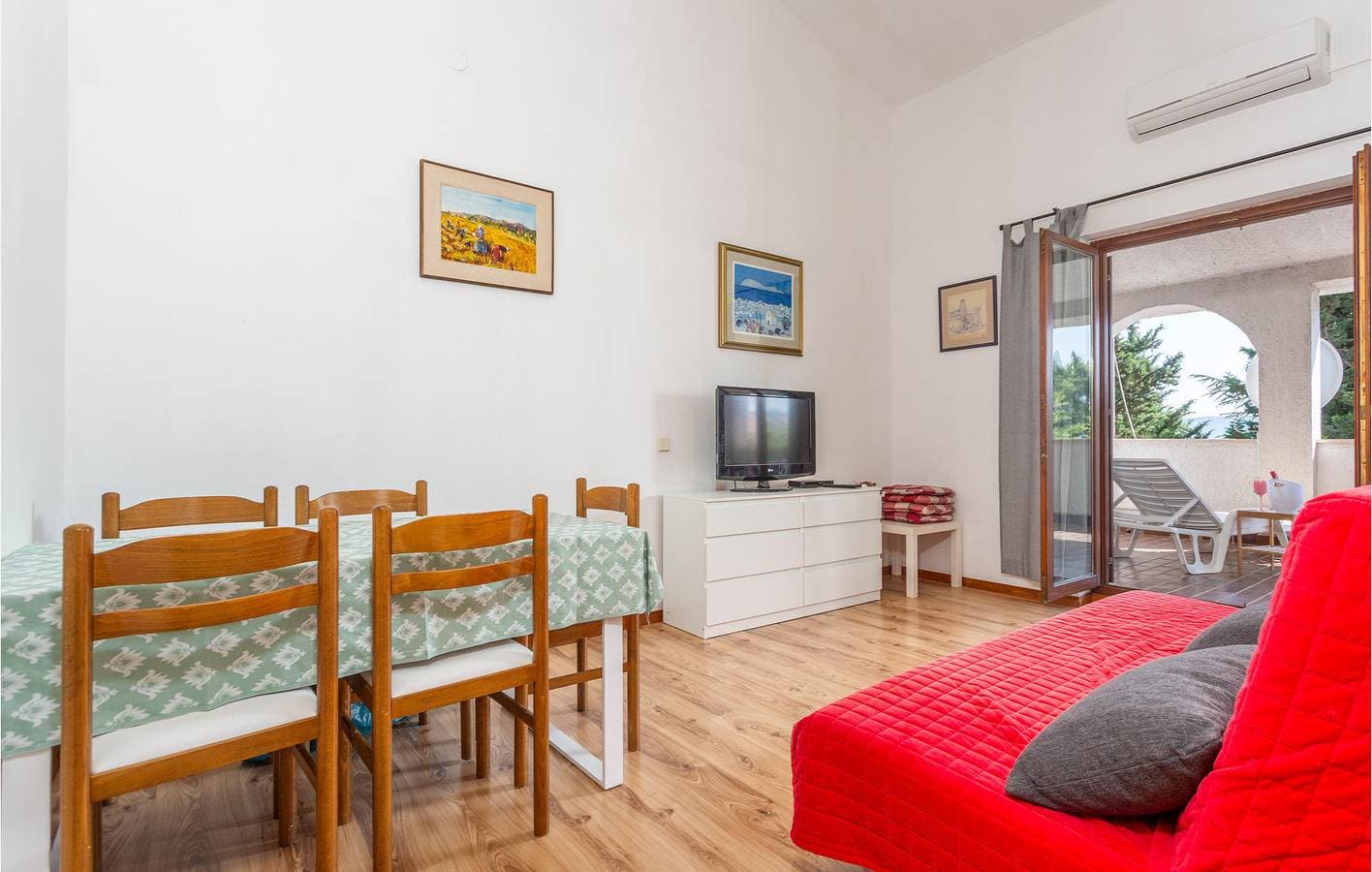 Foto 4 von 14: Gemütliches Apartment mit Terrasse, WLAN, Parkplatz und Strandzugang in der Nähe