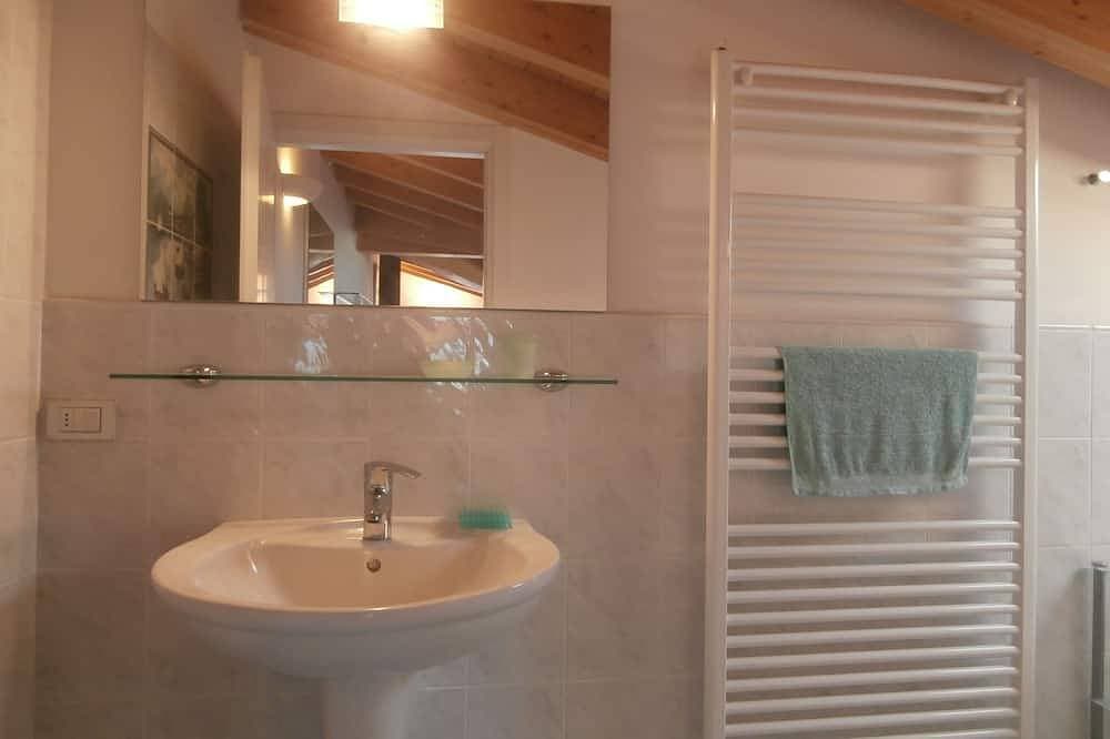Foto 8 von 30: Comer See - herrlicher Seeblick, Tennisplatz, Pool, Balkon, Garage, WLAN