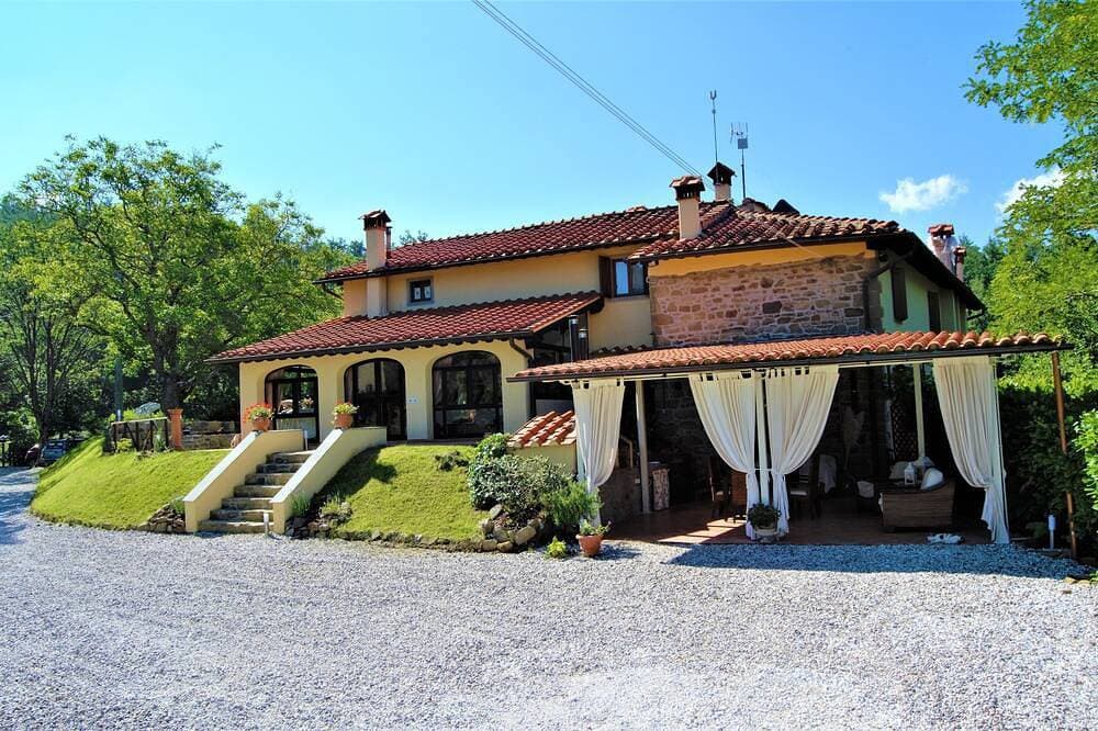 Foto 5 von 30: Toskanische Villa mit Infinity-Salzpool und beheiztem Whirlpool mit atemberaubender Aussicht