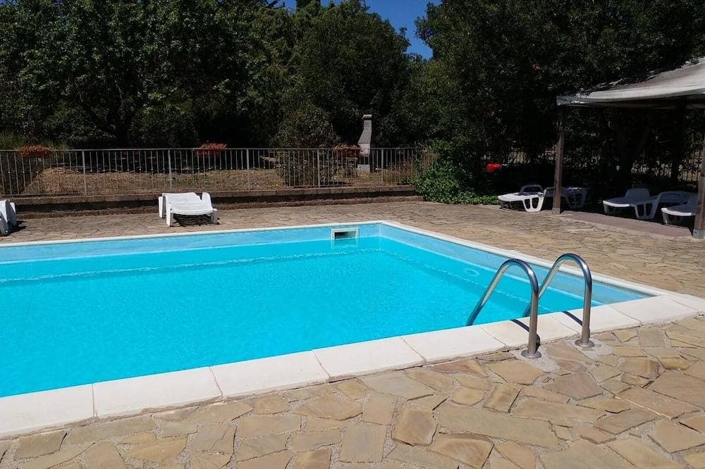 Letizia apartment in farmhouse in the countryside 1
