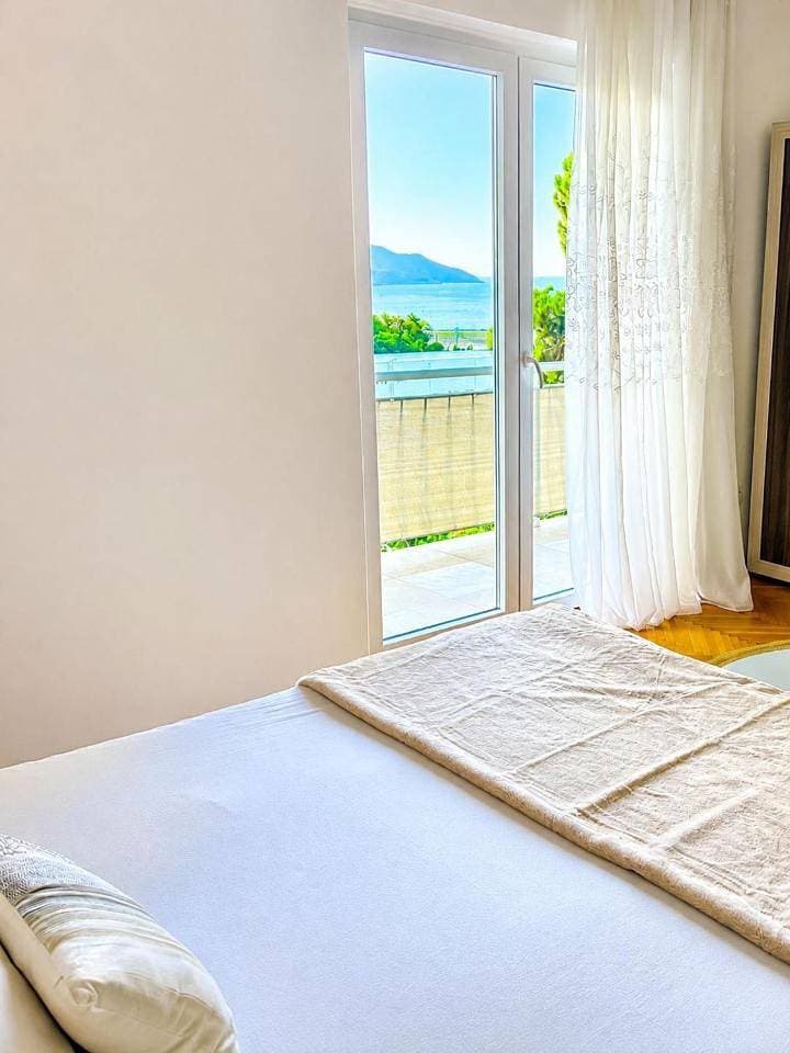 Foto 10 von 17: Two-Bedroom Apartment with Balcony and Sea View