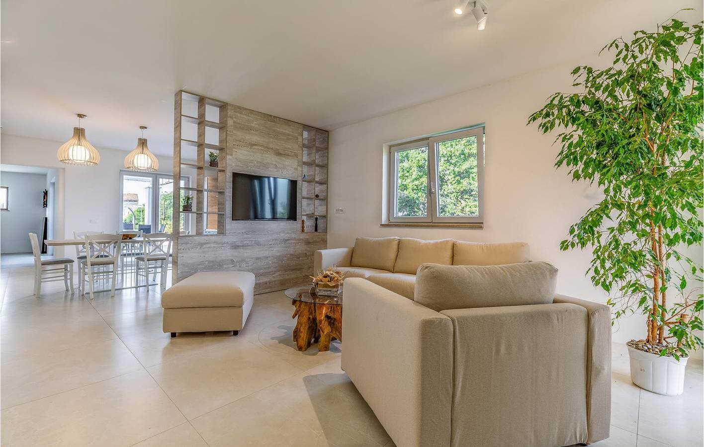 Foto 10 von 47: Gemütliche Ferienwohnung mit 1 Schlafzimmer, Terrasse, Pool und WLAN in der Nähe von Rebici