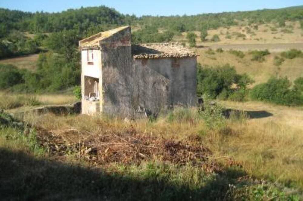 Foto 9 von 12: Charaktervolles Steinhaus in einem typischen provenzalischen Weiler