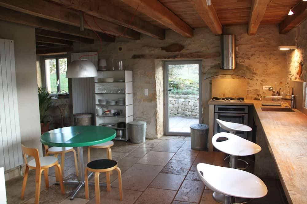 Eine authentische Scheune aus weißem Stein, renoviert für 4 Personen, mit Kamin 1