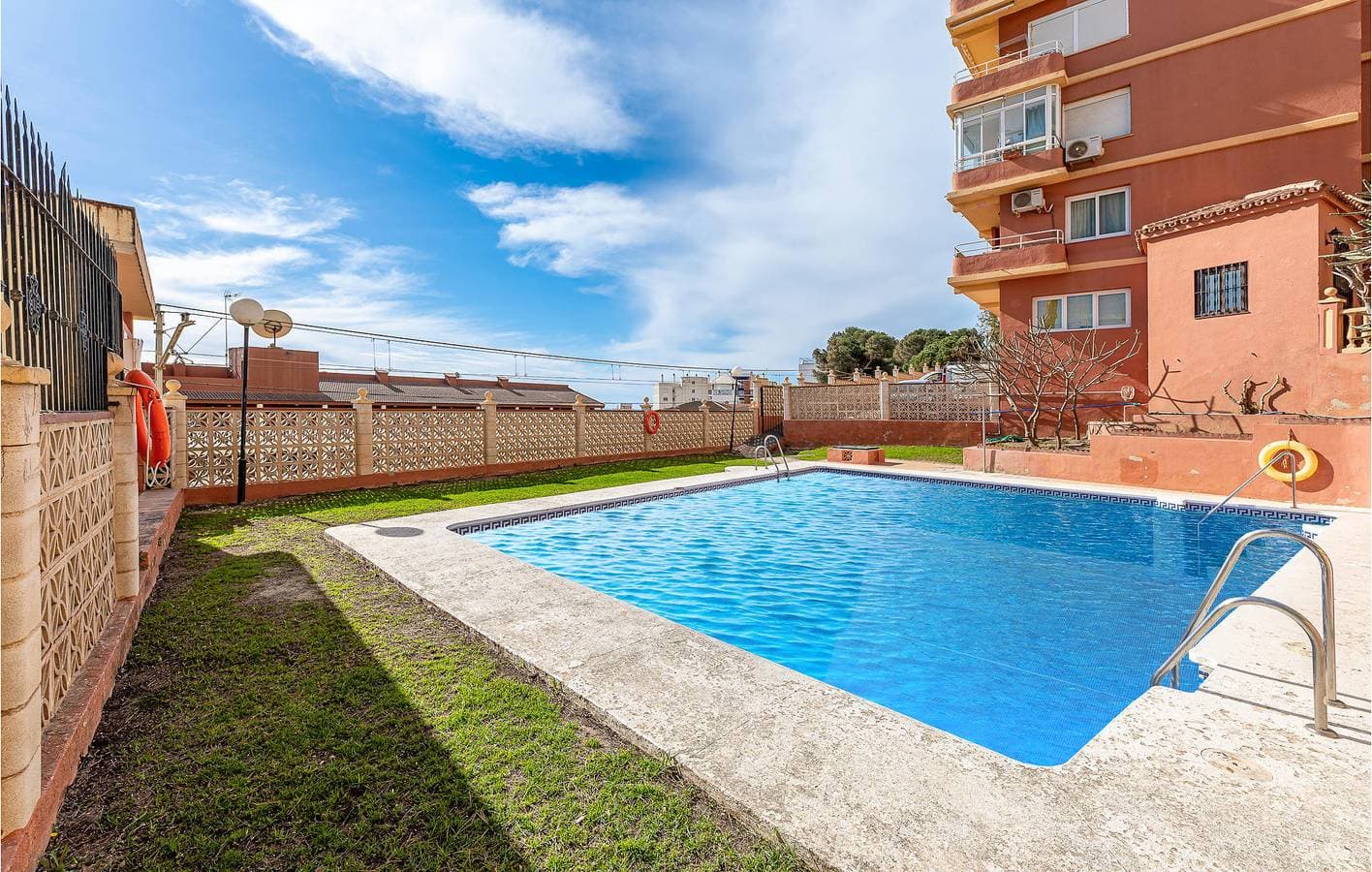Foto 9 von 26: Appartement mit Meerblick: Pool, Terrasse, AC & WiFi