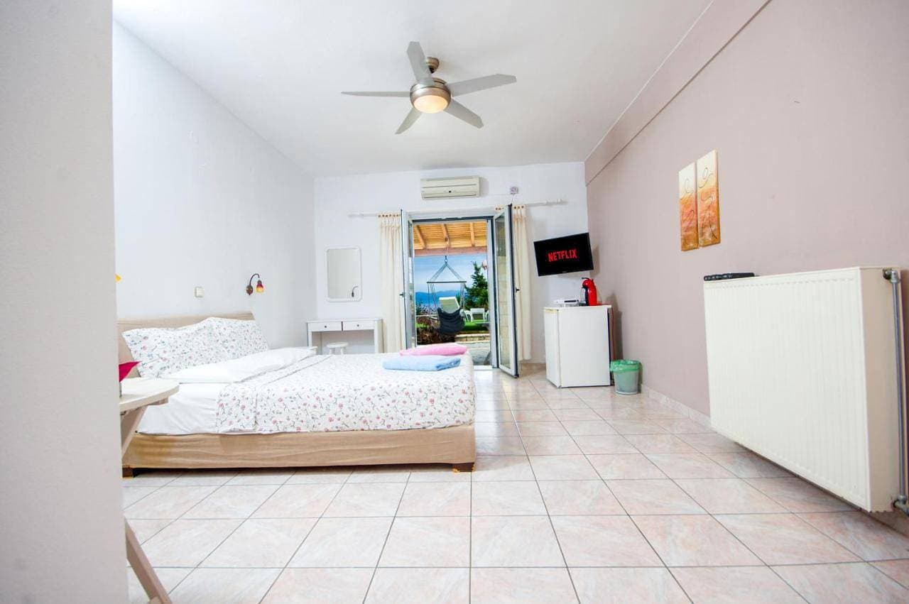 Foto 5 von 8: Double Room with Patio