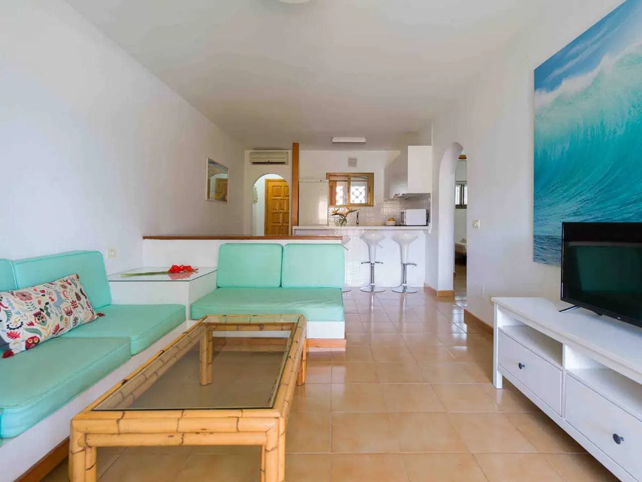 Foto 9 von 35: Ferienwohnung 'En La Playa 2 Dormitorios Y Piscina' mit Meerblick, Pool und WLAN