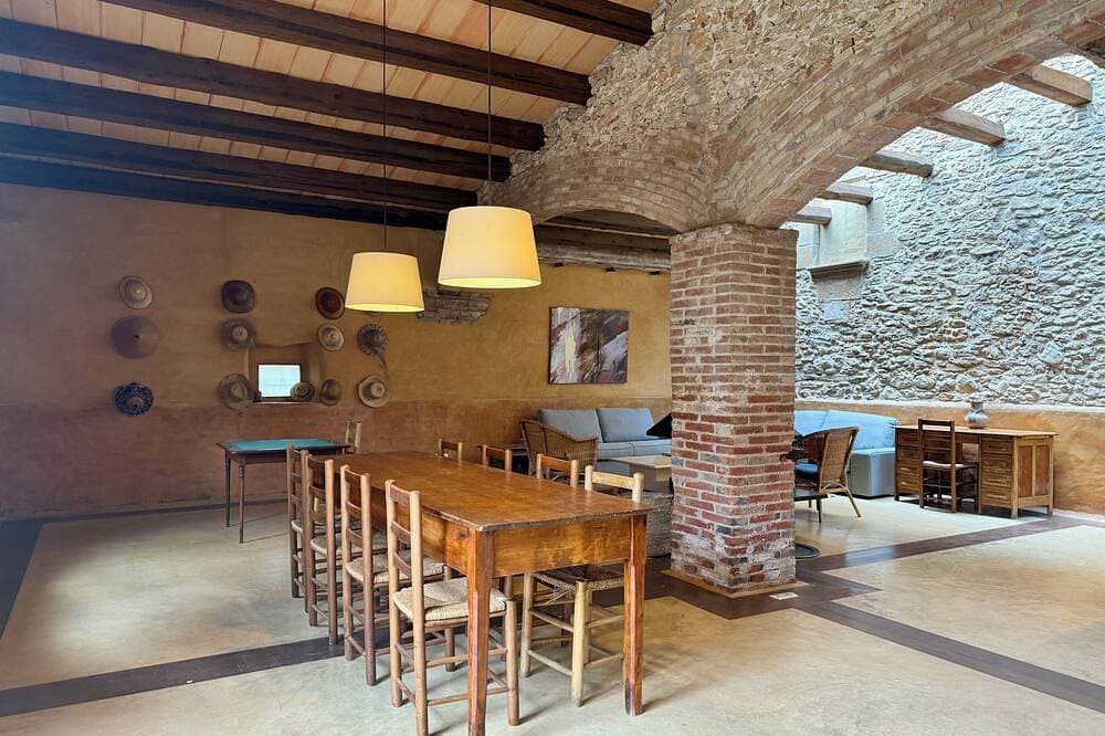 Foto 8 von 30: Unique catalan farmhouse with rustic charme dating back to the 16th century