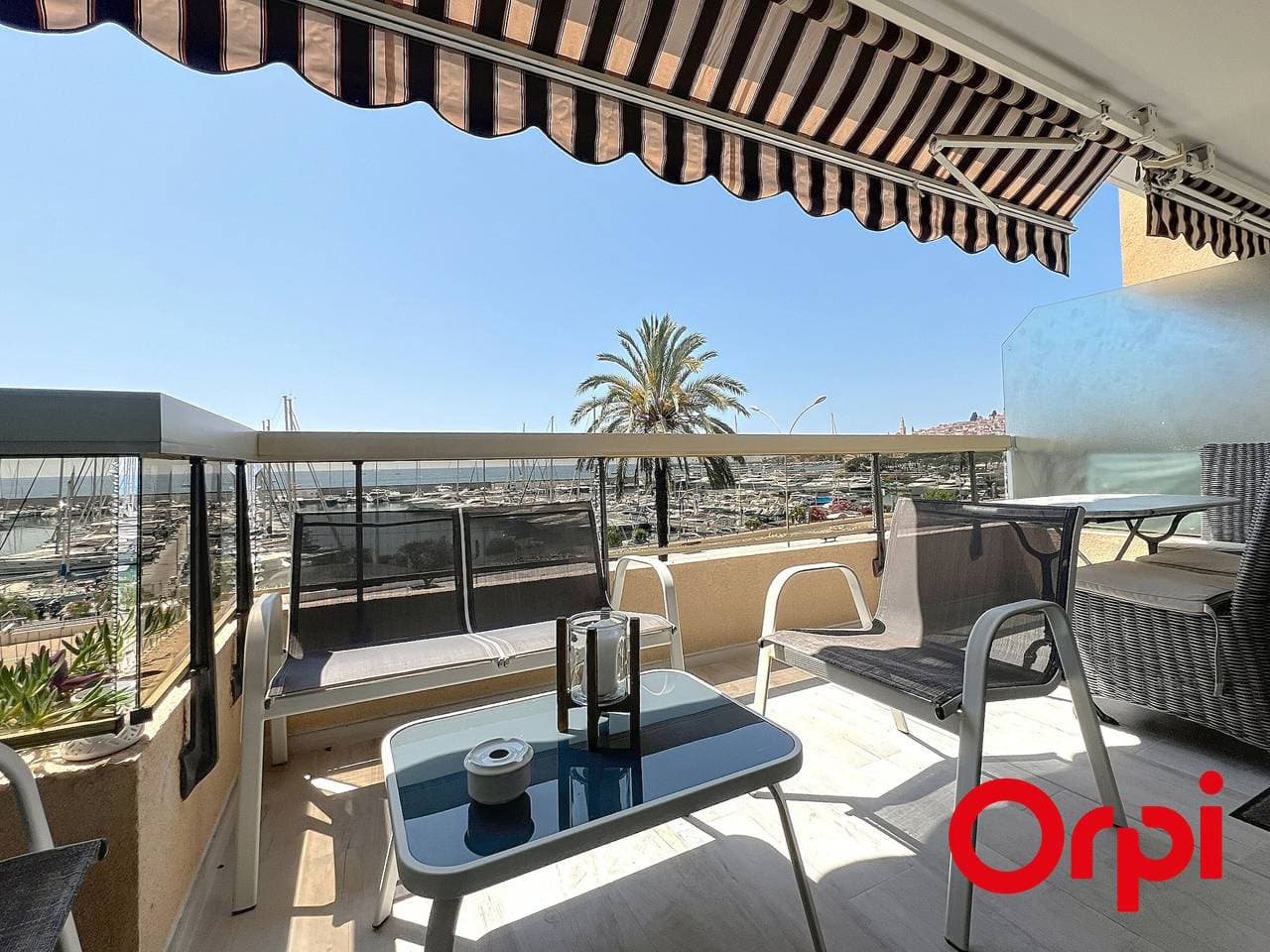 Foto 11 von 17: Modernes Studio mit Terrasse, klimatisiert, WIFI, 2 Personen in Menton