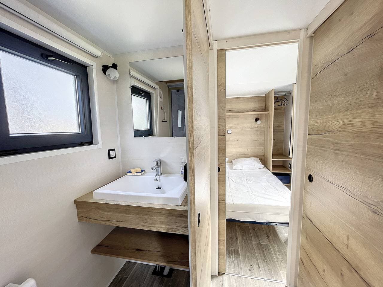 Foto 6 von 17: Gemütliches Tiny House nah am Strand mit Pool und Parkplatz