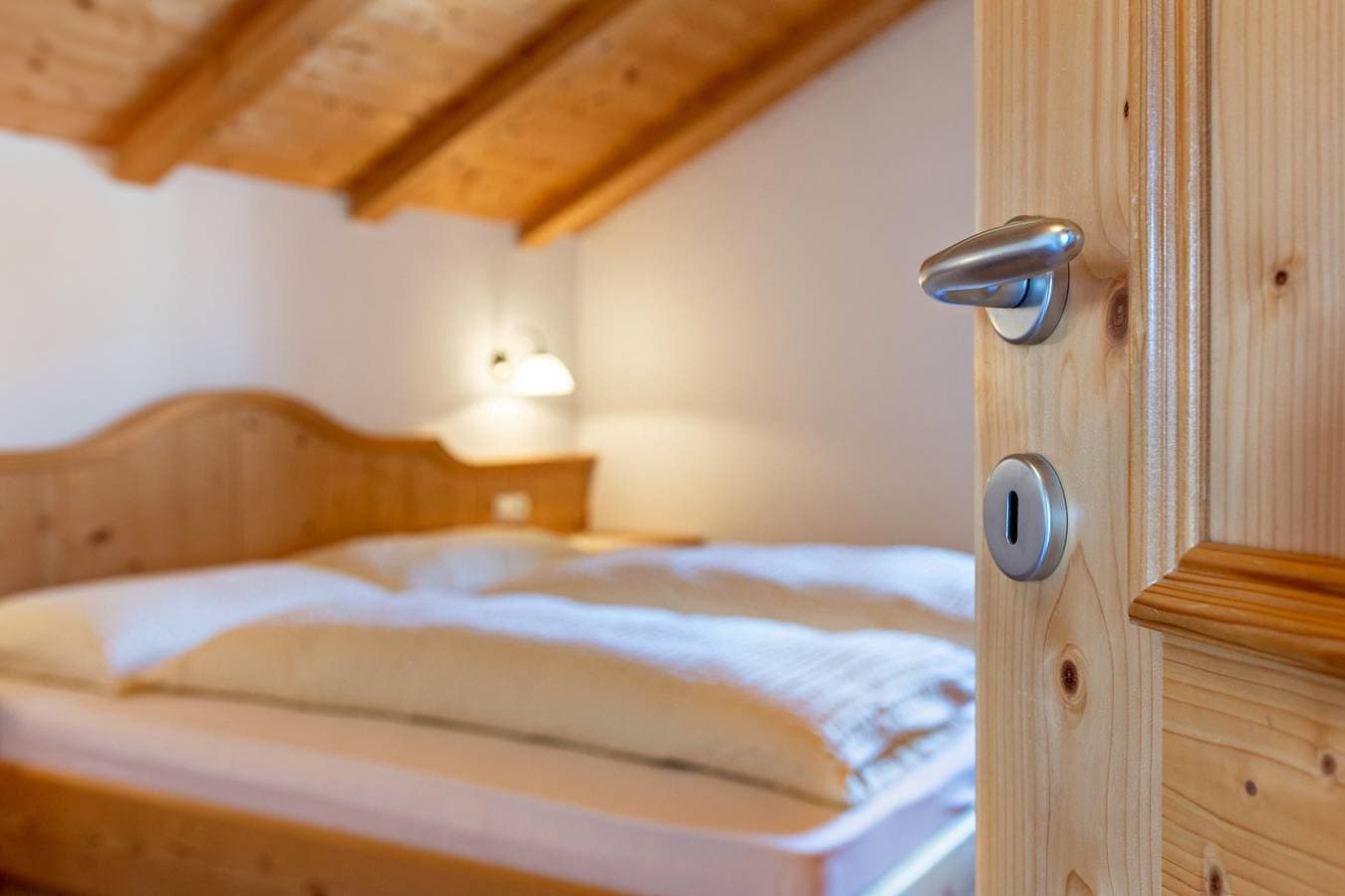 Foto 13 von 29: Ferienwohnung 'Haus Alpenblick Apt Edelweiß' mit Bergblick, Gemeinschaftsgarten und WLAN
